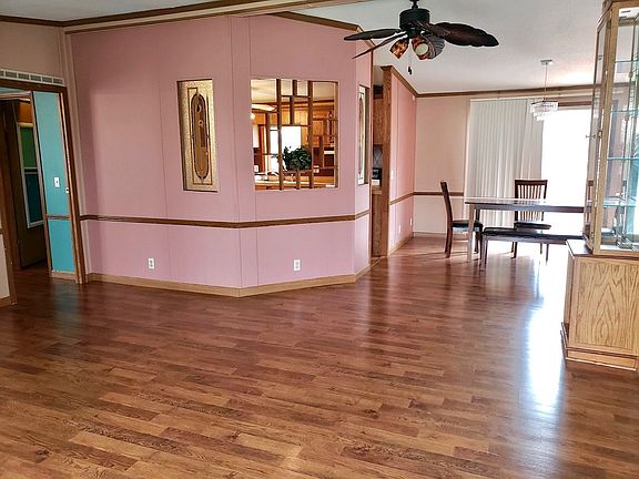 2nd image of 1604 S Willow Dr