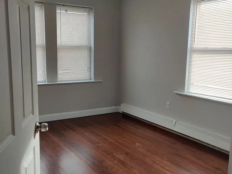 732 E Main St — Photo 4