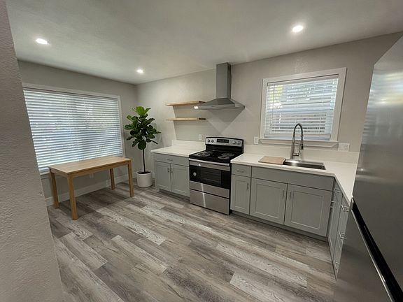 3rd image of 2015 24th St APT 1