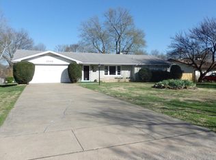 2044 S Meadowview Ave, Springfield, MO 65804