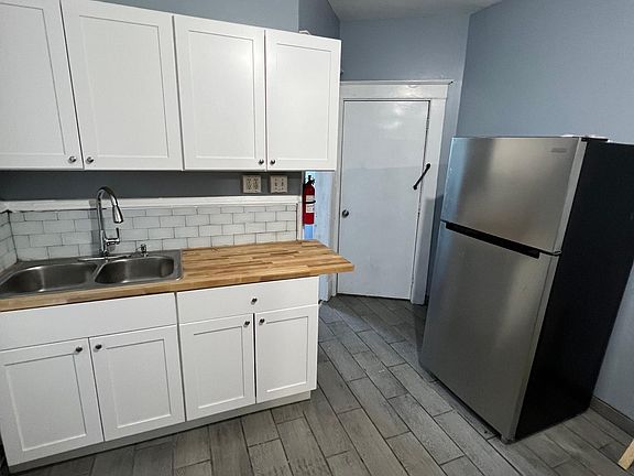 2nd image of 546 Main St APT 2