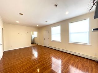 2 Ash Pl #1, Great Neck, NY 11021