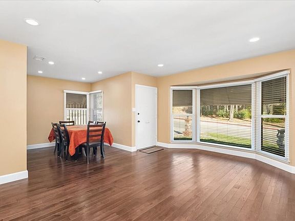 5th image of 2213 W Lincoln Ave