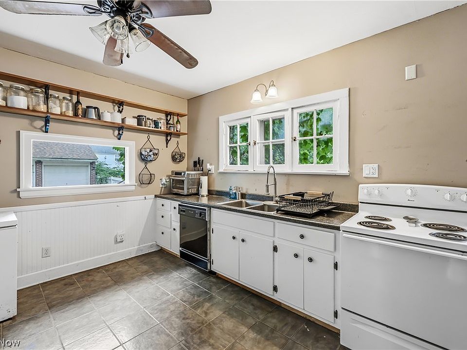 19th image of 2318 Selma Ave