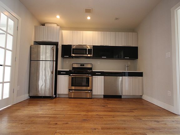 5th image of 443 Harman St #8H