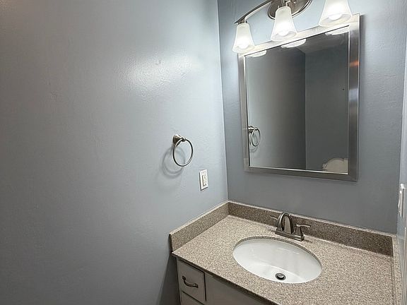5th image of 42 Hilanoa Dr