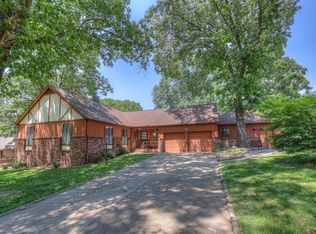 1214 Circle Dr, Neosho, MO 64850