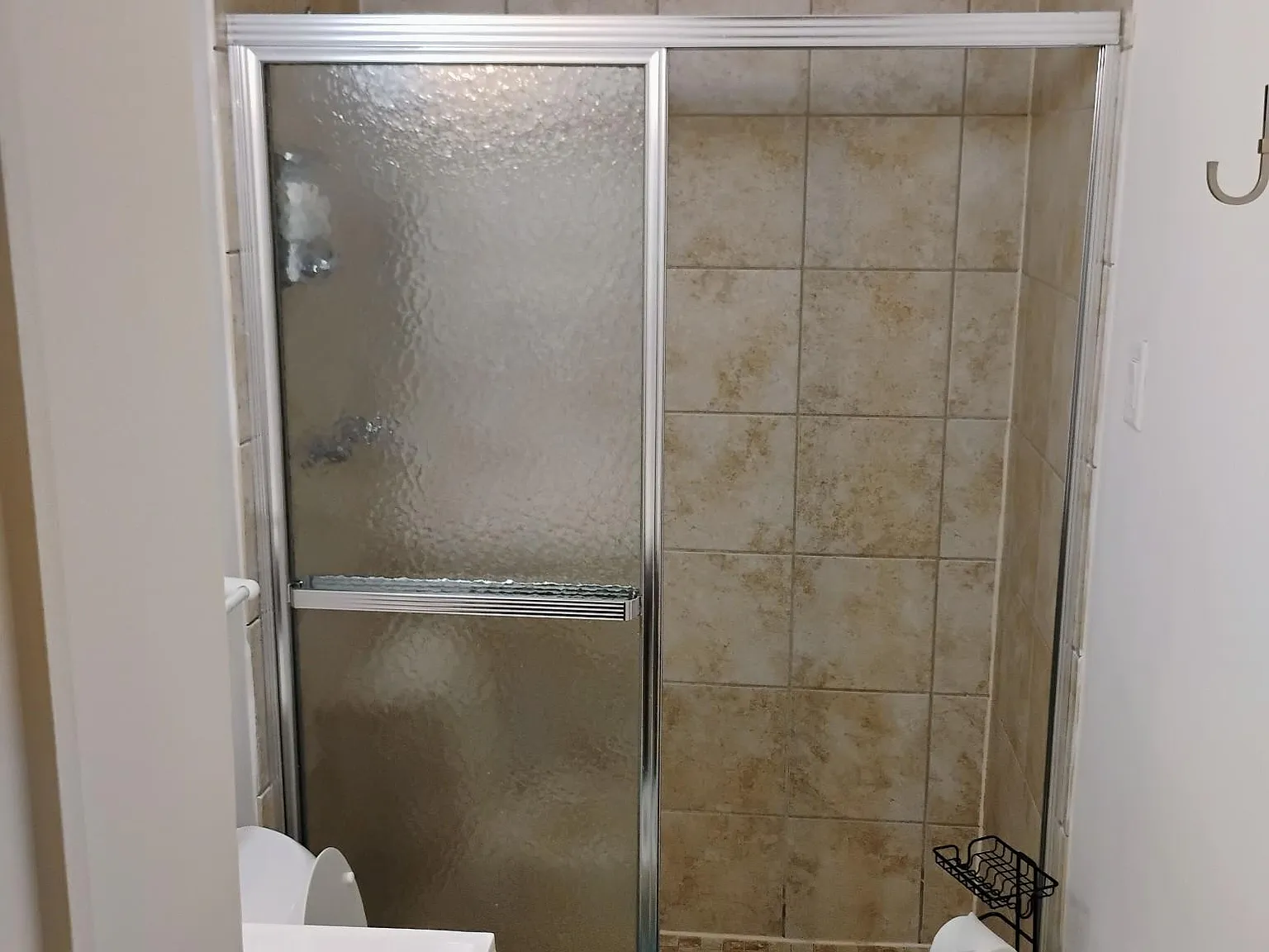 4 bed, 8.0 bath, 6000 sqft, $1,252 — Photo 3