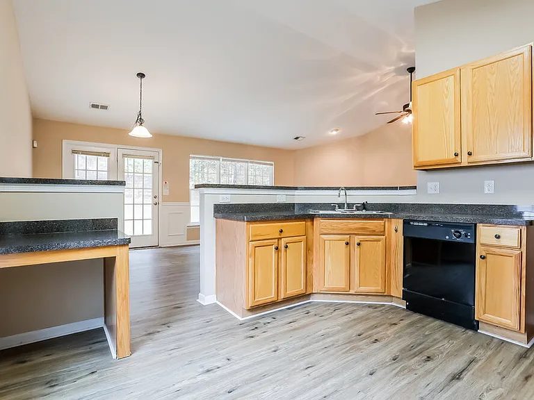 357 Hunterian Pl — Photo 9