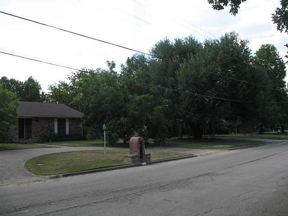 2nd image of 201 Helm Ln