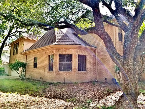3rd image of 803 Plainwood Dr