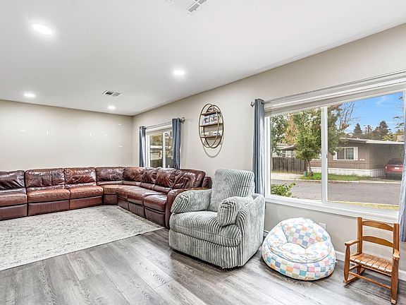 5th image of 9360 N Blackstone Ave #174