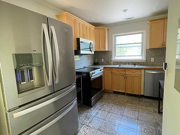 4th image of 116 N Woodland Dr