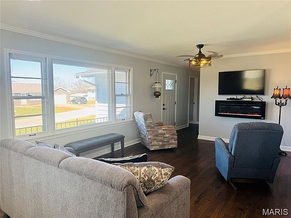 4th image of 647 Dawson Dr