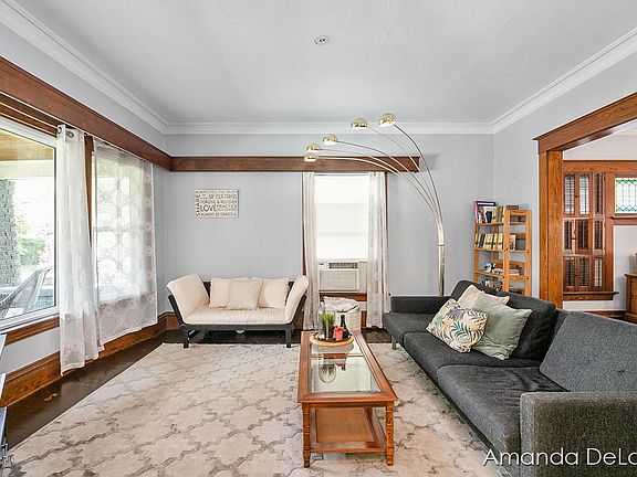 4th image of 121 Sweet St NE