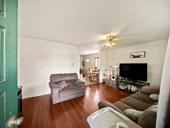 4th image of 7418 Wollam Ave
