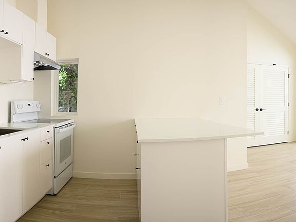 3rd image of 1233 N Avenue 56
