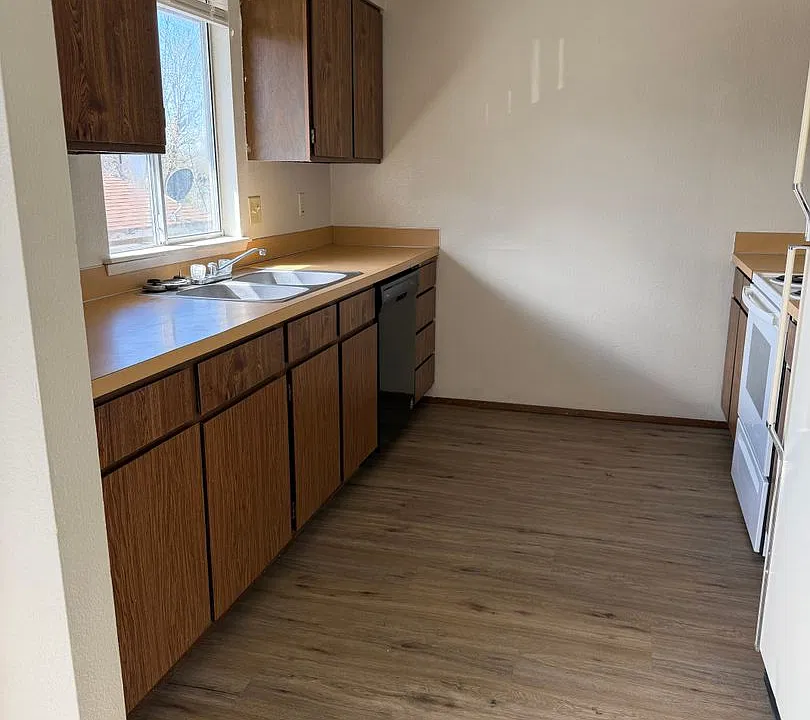 223 NW 12th St