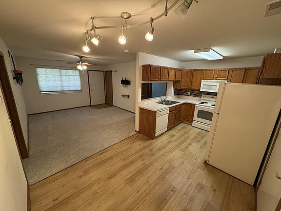 3rd image of 240 Wildwood Ct