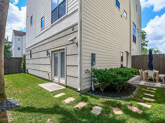4th image of 1204 Fowler St