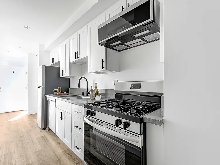 Valleywood Apartments - Studio