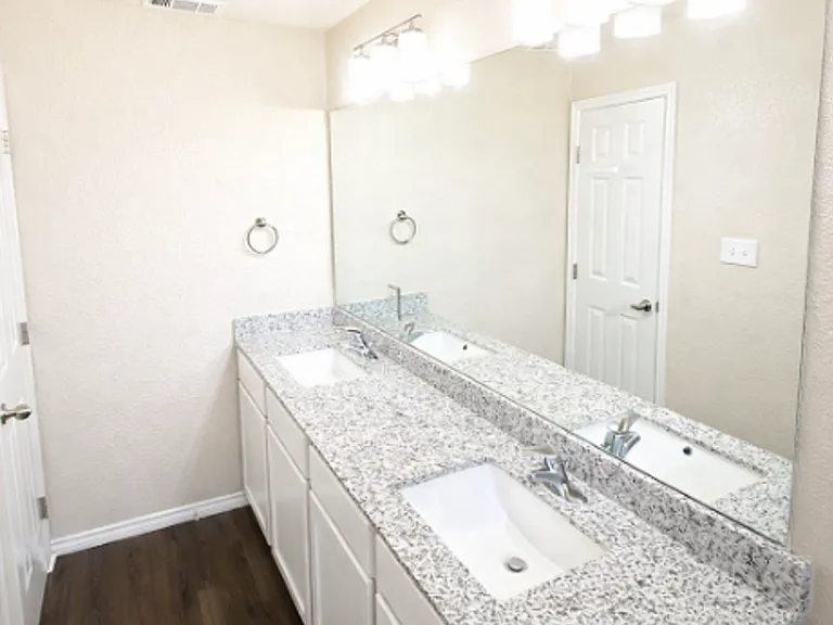 1018 Zora Dr #B — Photo 13