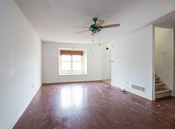 4th image of 502 Saint Albans Ct