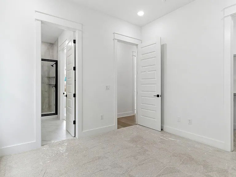 421 Hedge Dr — Photo 14