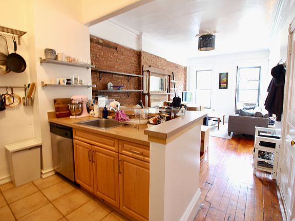 4th image of 760 Union St #3
