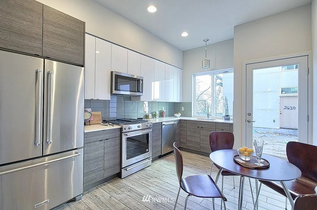 2 bed, 1400 sqft, $3,200 — Photo 3