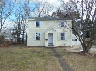 22 Capeway Rd, Warwick, RI 02886