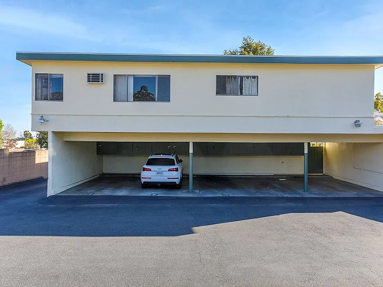 815 E Villa St — Photo 28