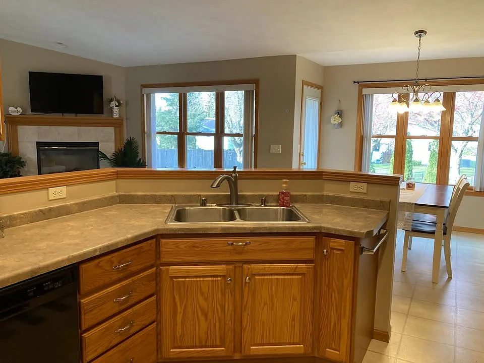 2 bed, $2,100 — Photo 4