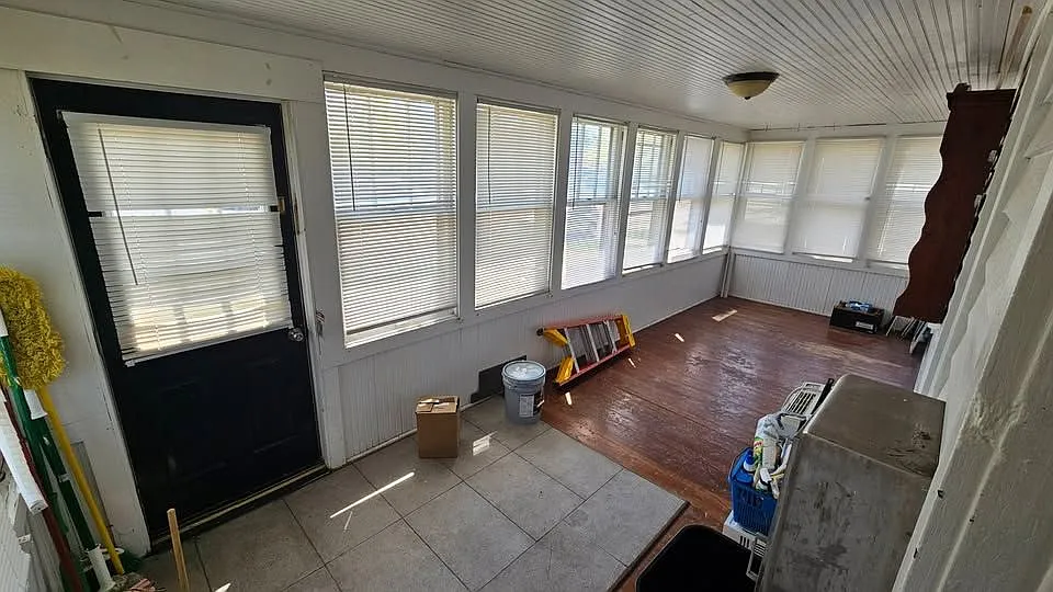 4 bed, 1.0 bath, 1600 sqft, $1,875 — Photo 4