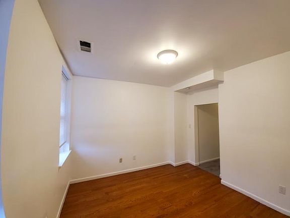 4th image of 231 S 51st St APT 3