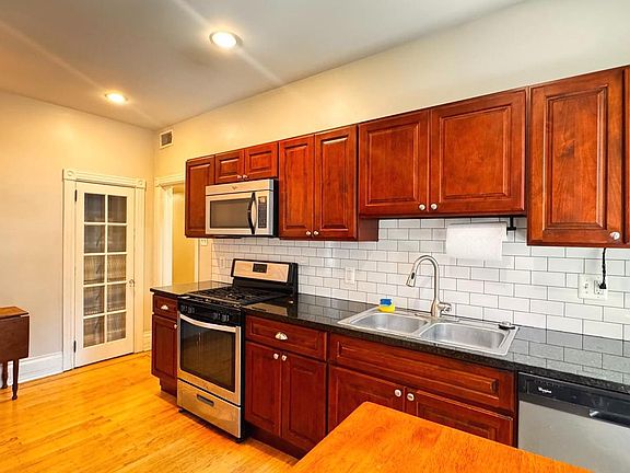 5th image of 4706 Cedar Ave