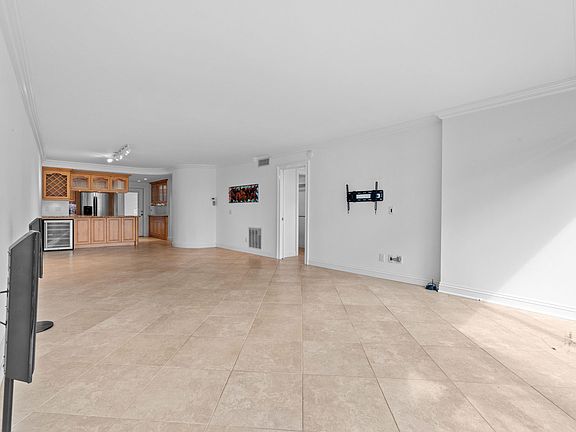 2nd image of 2731 NE 14th St Causeway #115
