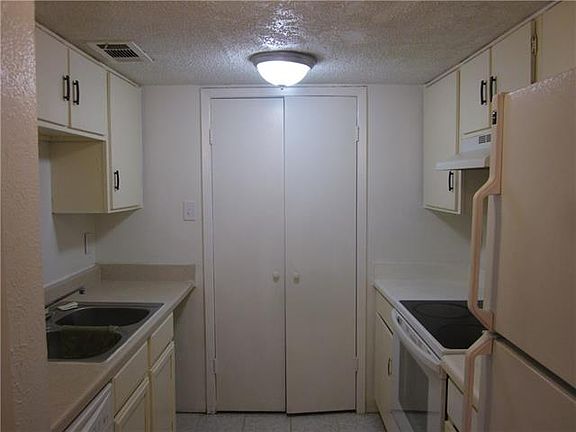 5th image of 919 S Weatherred Dr APT 142