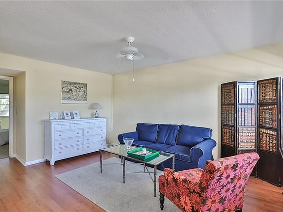 4th image of 1001 77th Ave N APT 212
