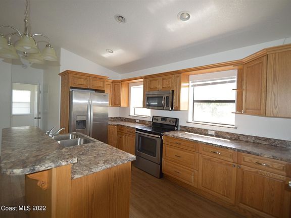 5th image of 131 Cinnamon Dr
