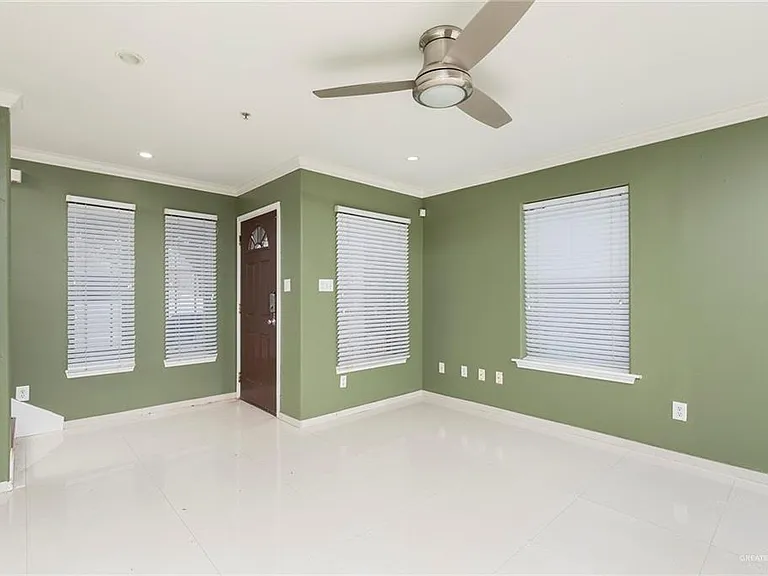 103 S 48th Ln #1 — Photo 2