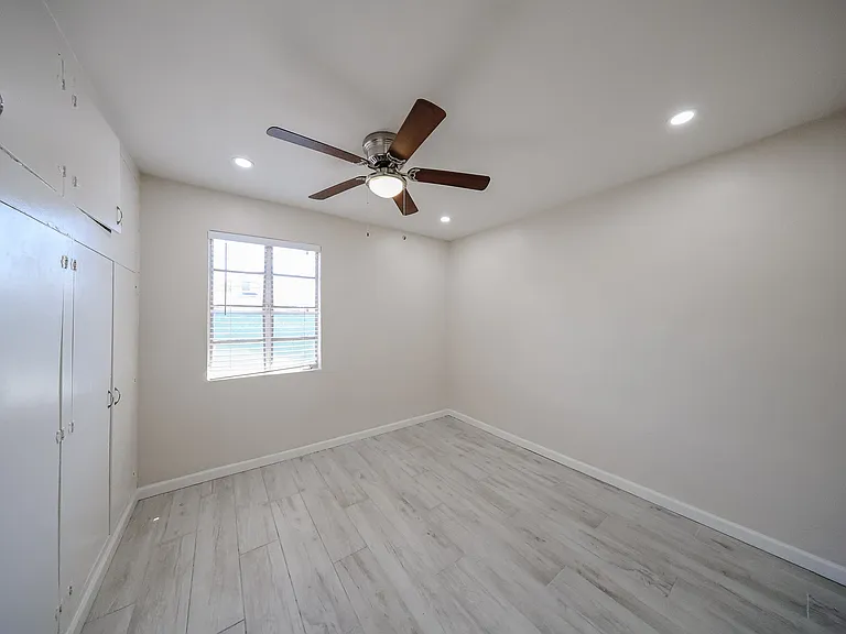 1053 E Weldon Ave — Photo 10