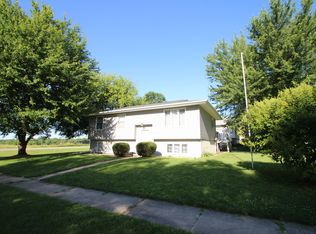 1432 Edgewood Dr, Waterloo, IA 50701