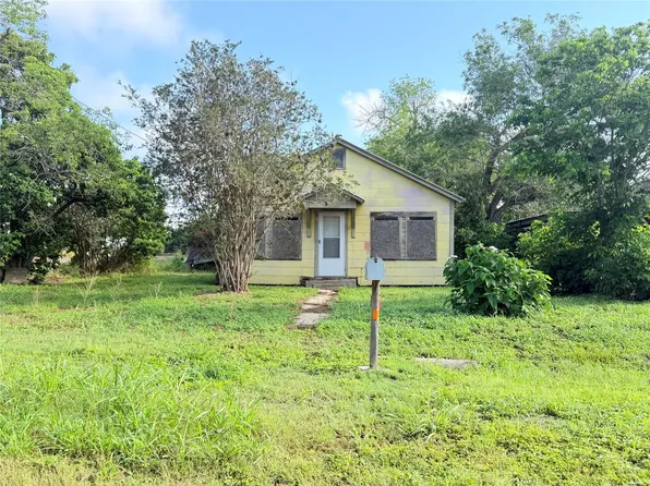 401 E Ward St, Refugio, TX 78377