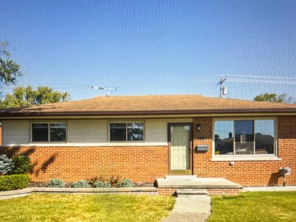21609 Barton St, Saint Clair Shores, MI 48081