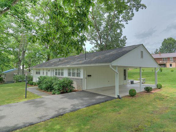 2nd image of 90 Hickory Dr