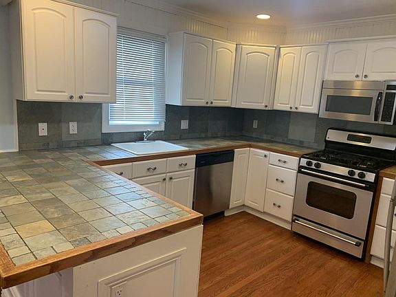 4th image of 3731 Park Ave Floor 2