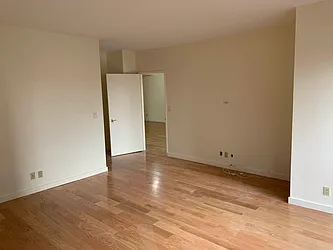 Rented by iAdvise Real Estate LLC