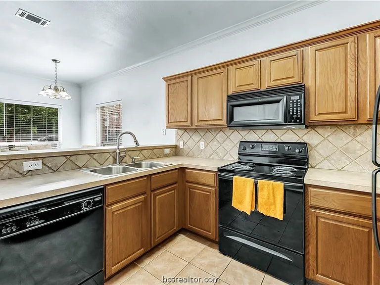 1001 Krenek Tap Rd #1201 — Photo 9