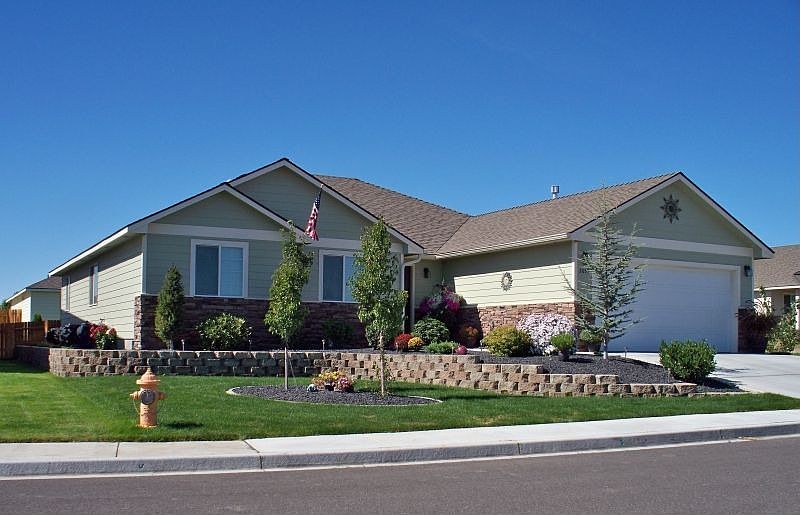Great Location - Golf Course Community